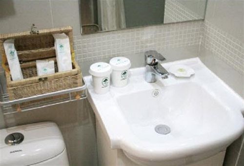 Greentree Inn Shanghai Zhangjiang Guanglan Road Metro Station Business Hotel Exterior foto